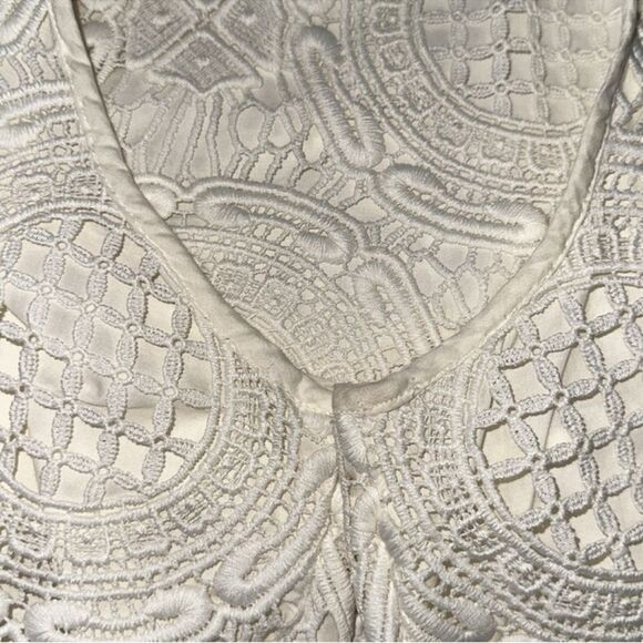 BR L Luxury Elegant Ivory Crochet Lace Back Button Keyhole Sleeveless Shell - Picture 12 of 15